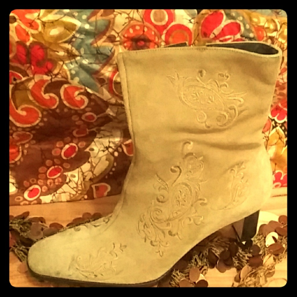 Ralph Lauren tan w/ gold embroidery ankle boots